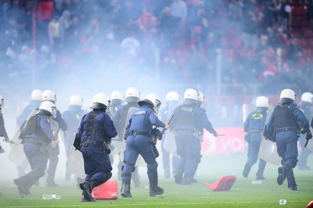 Ολυμπιακός: «Καμπάνα» δύο αγώνων κεκλεισμένων των θυρών για τα επεισόδια με ΑΕΚ – Χωρίς κόσμο το ντέρμπι με τον Παναθηναϊκό