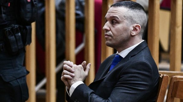 Η.Κασιδιάρης κατά Δ.Μιχάκη για το όνομα «Έλληνες» στα κόμματά τους