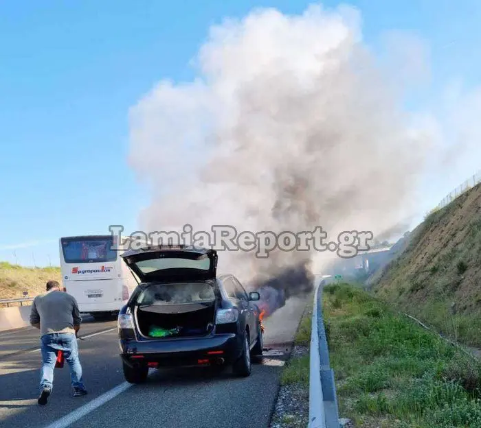 Φθιώτιδα: Φωτιά στο αυτοκίνητο που επέβαιναν 3 δήμαρχοι της περιοχής