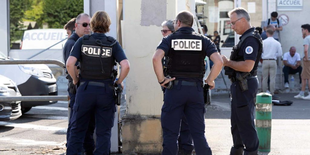 Ελληνίδα αεροσυνοδός έπεσε θύμα ληστείας στη Γαλλία – Την μαχαίρωσαν στον λαιμό