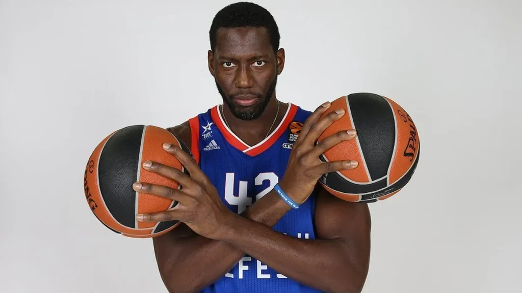 Τουρκία: Τροχαίο ατύχημα για τον Μπράιαν Ντάνστον – Κοντέινερ από νταλίκα έπεσε πάνω στο αυτοκίνητό του