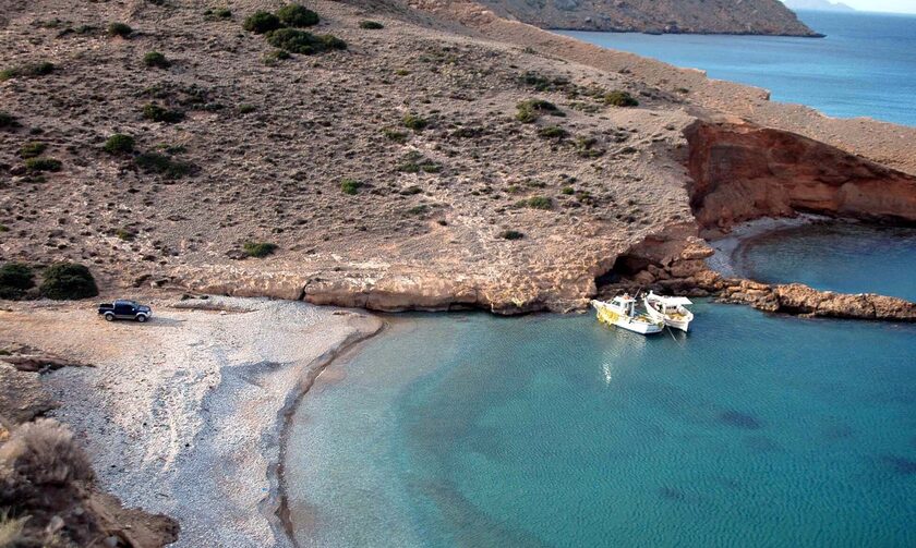 Αυτές είναι οι καλύτερες παραλίες για το 2023 στην Ελλάδα σύμφωνα με τη γαλλική Vogue