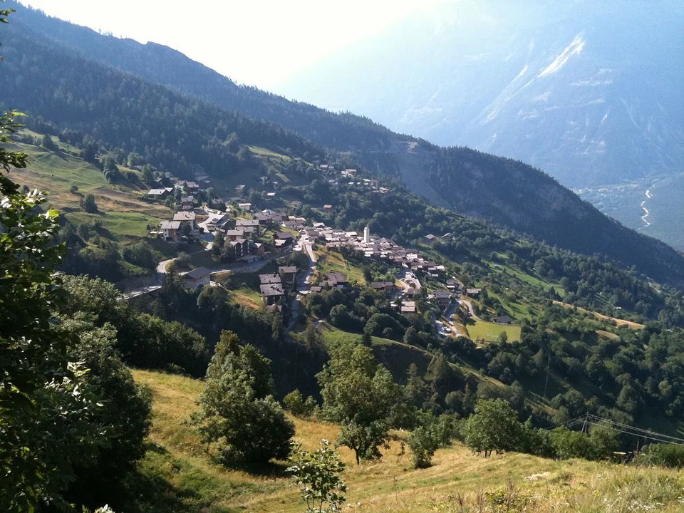 Ελβετία: Το χωριό που σου δίνει 55.000 ευρώ για να μείνεις μόνιμα (φωτό-βίντεο)