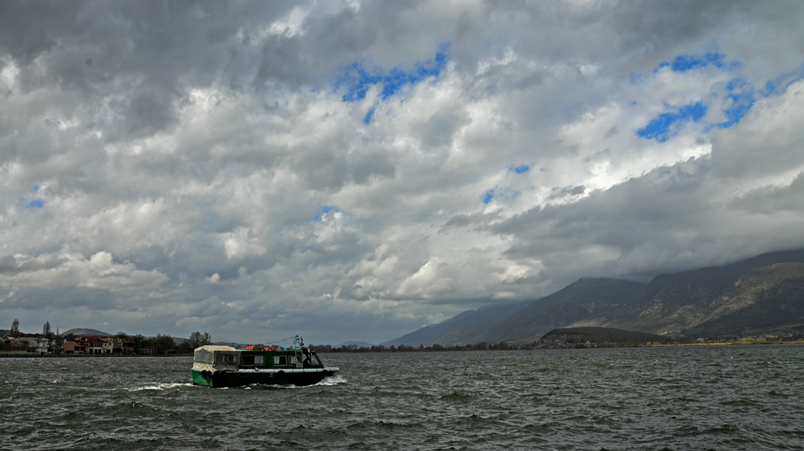 Καιρός: Με νεφώσεις και τοπικές βροχές η Πρωτομαγιά – Αναλυτική πρόγνωση