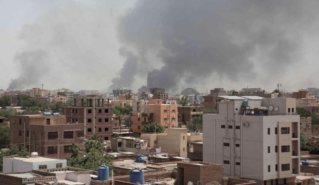 Το Σουδάν «φλέγεται»: «Η κοινωνία καταρρέει και ο εμφύλιος είναι προ των πυλών – Οι φυλές ετοιμάζονται να οπλιστούν»