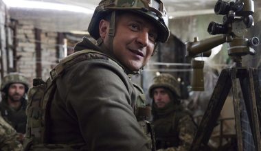 Επιστρατεύτηκε η αμερικανική Αεροπορία για την επιστροφή Β.Ζελένσκι από Ολλανδία – Τον συνοδεύουν μέχρι Πολωνία