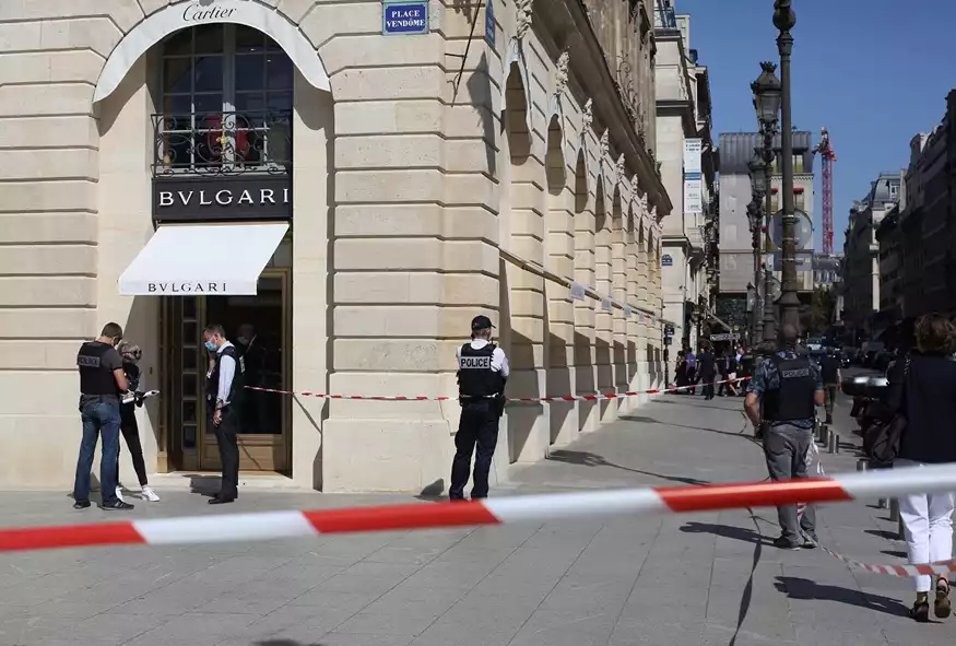 Ένοπλη ληστεία σε κατάστημα Bulgari στο κέντρο του Παρισιού – Οι δράστες διέφυγαν με λεία εκατομμυρίων ευρώ (βίντεο)