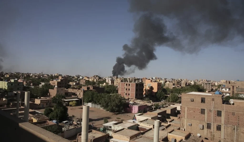 «Χάος» στο Σουδάν: Μαχητικά αεροσκάφη πετούν πάνω από το Χαρτούμ