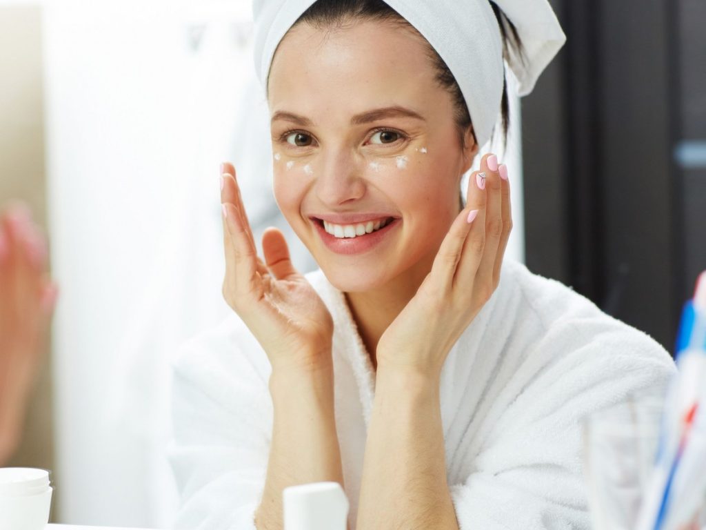 Μακιγιάζ: Nα τι θα συμβεί στο δέρμα σου αν σταματήσεις να βάφεσαι