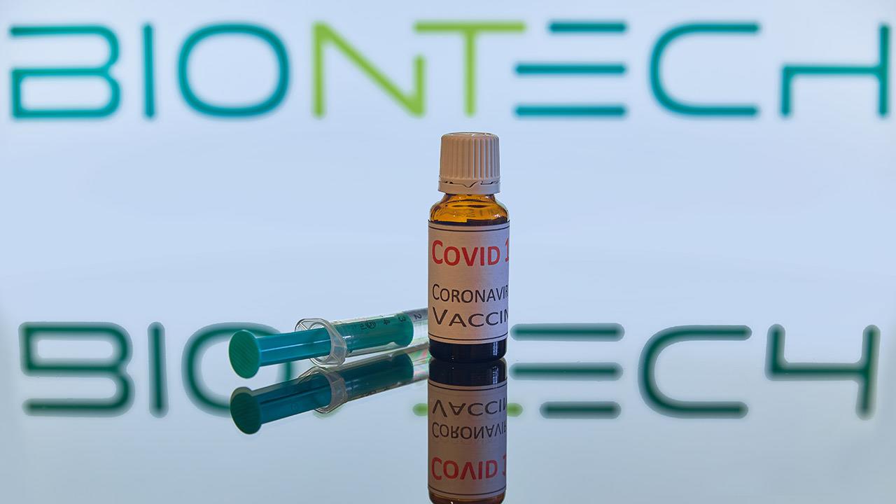 Ξεκίνησαν οι αγωγές από τα θύματα των εμβολίων κατά Covid-19 – Στο «σκαμνί» κάθεται η τουρκικής ιδιοκτησίας Biontech συνεταίρος της Pfizer