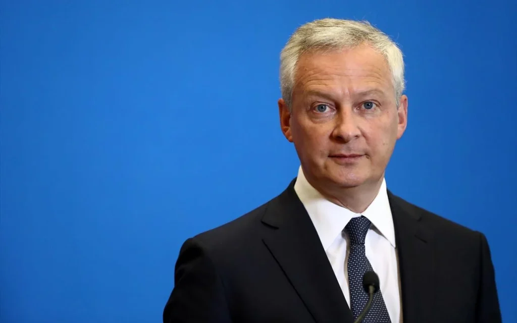 Ξέφυγαν στην Γαλλία: Την ώρα που περνούσαν το νέο συνταξιοδοτικό ο ΥΠΟΙΚ παρουσίαζε το βιβλίο του με ερωτική σκηνή