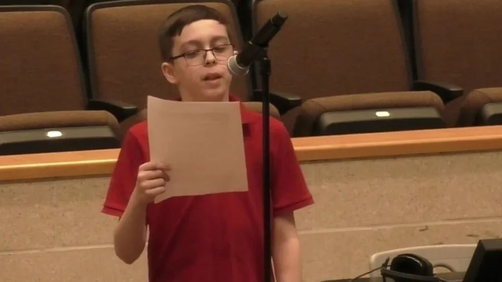 ΗΠΑ: 12χρονος αποβλήθηκε από το σχολείο γιατί φορούσε μπλουζάκι που έγραφε «υπάρχουν μόνο δύο φύλα»