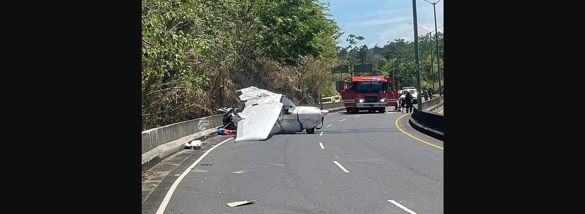 Παναμάς: Αναγκαστική προσγείωση αεροπλάνου σε αυτοκινητόδρομο – Κόπηκε στα δύο (βίντεο)