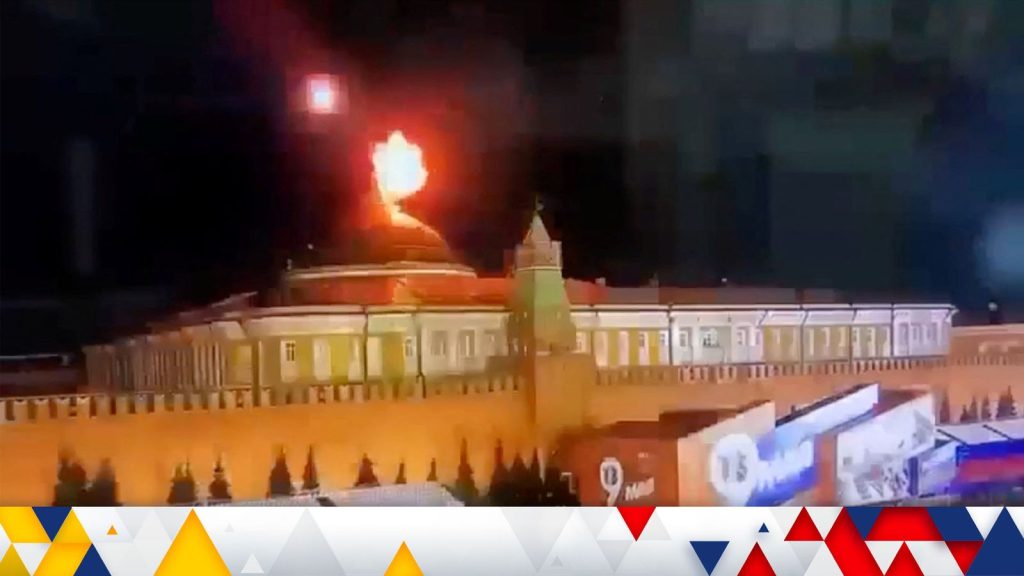 Μόσχα: Τι έκαναν οι δύο άνδρες στην οροφή του τρούλου του Κρεμλίνου την ώρα την επίθεσης των drones;