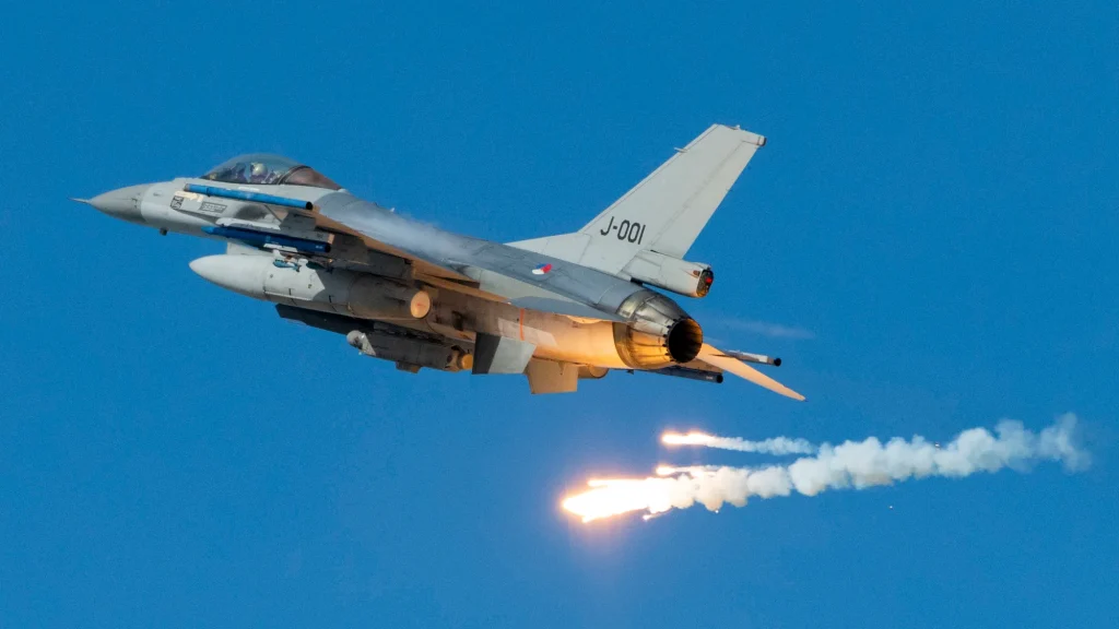 Πρωθυπουργός Ολλανδίας: «Προχωρούν οι συνομιλίες για χορήγηση στην Ουκρανία μαχητικών F-16»