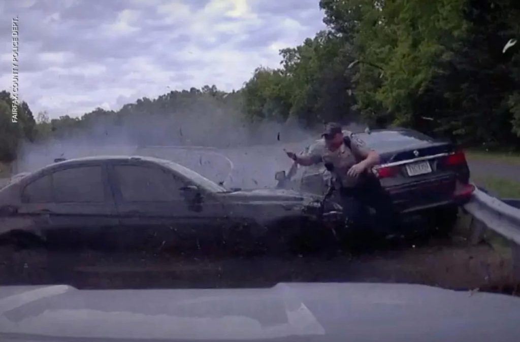 Ανήλικος οδηγός πήρε μια BMW M3 και παραλίγο να σκοτώσει αστυνομικό (βίντεο)