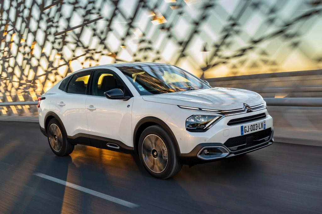 Περισσότερη ισχύ και μεγαλύτερη αυτονομία για τα Citroën ë-C4 και ë-C4 X