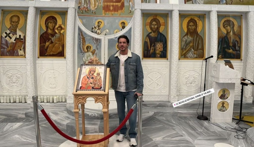 Ν.Οικονομόπουλος: Έψαλλε το «Χριστός Ανέστη» στο ναό του Αγίου Νικολάου στο Σημείο Μηδέν στο Μανχάταν (βίντεο)