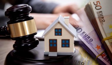 Ανάλγητοι: Στον δρόμο κατέληξε ο 81χρονος ανάπηρος που του πήραν το σπίτι τα funds – «Ούτε τα ρούχα του δεν τον άφησαν να πάρει»