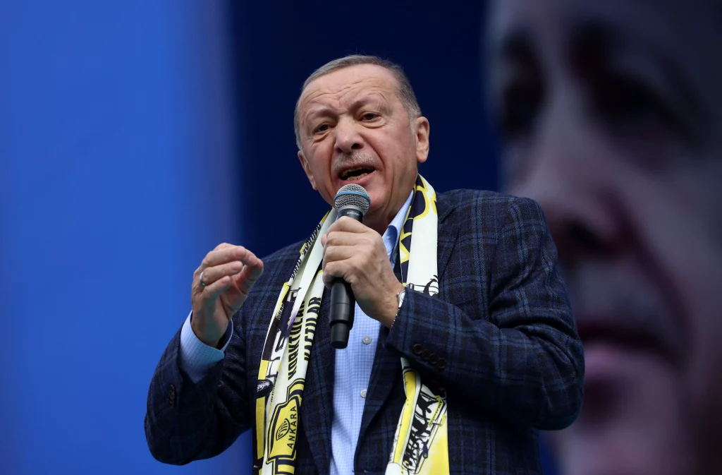 Εκλογές στην Τουρκία: Νίκη του Ρ.Τ.Ερντογάν από τον α’ γύρο προβλέπει δημοσκόπος