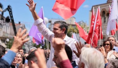 Α.Τσίπρας από Άρτα:  «Συγχωρέστε με που καθυστέρησα αλλά δεν ταξιδεύω με κρατικό αεροπλάνο & με τα λεφτά των Ελλήνων»