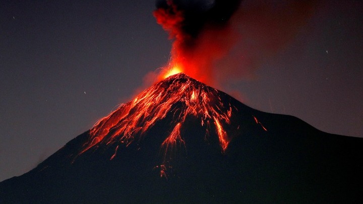 Γουατεμάλα: Απομακρύνονται κάτοικοι λόγω της εκρηκτικής δραστηριότητας του ηφαιστείου Φουέγο