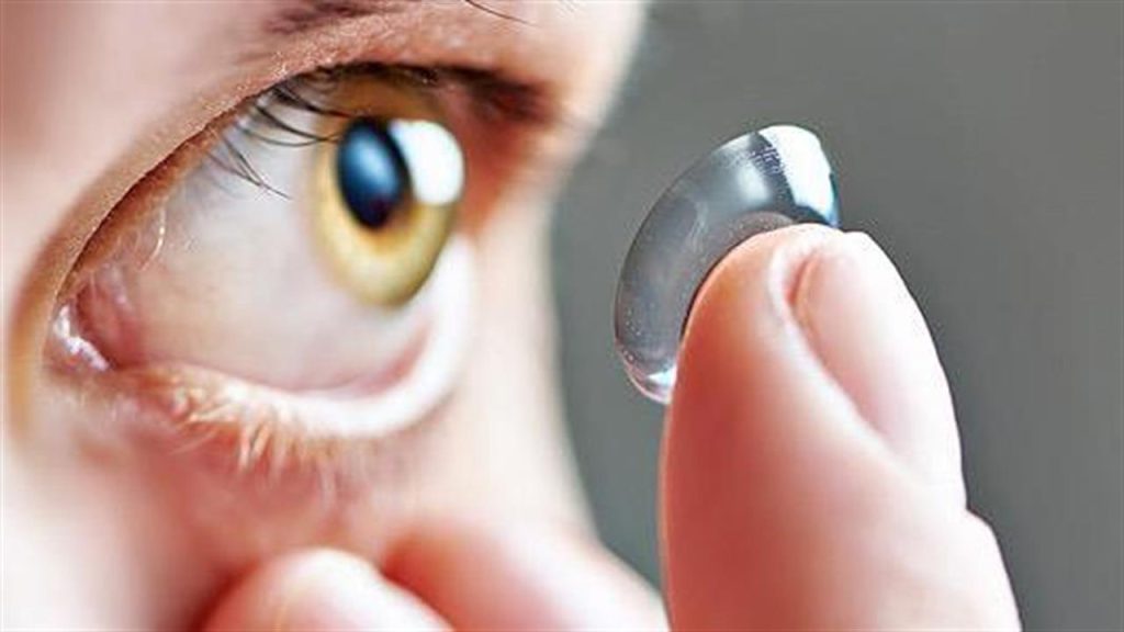 Αυτά είναι τα 7 λάθη που κάνουν οι περισσότεροι με τους φακούς επαφής