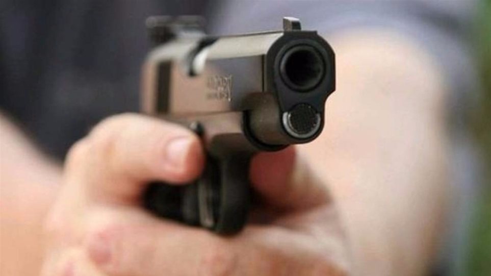Κρήτη: 22χρονος έβγαλε όπλο και πυροβολούσε από το παράθυρο του αυτοκινήτου