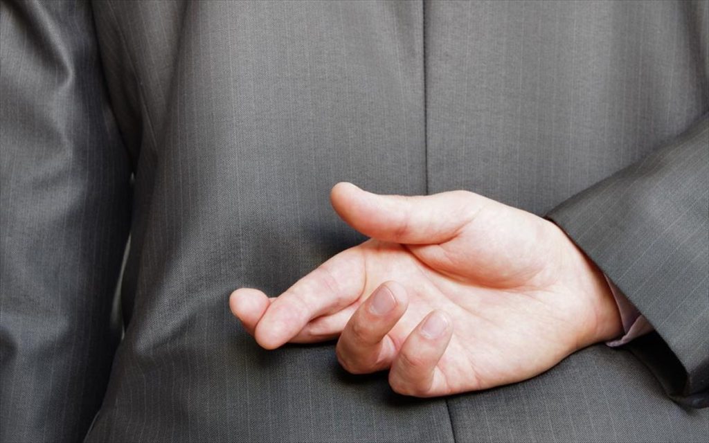 Τα οκτώ σημάδια ότι ένας άνδρας σας λέει ψέματα