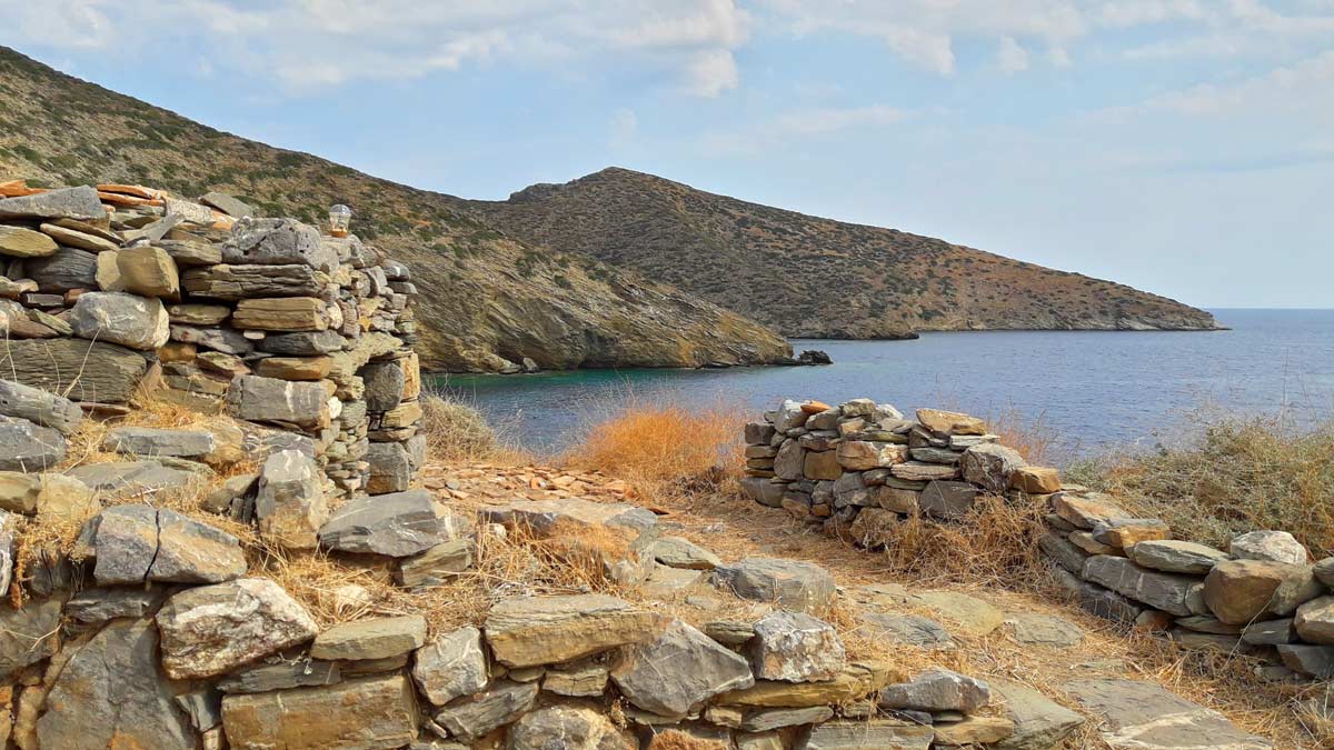 Ψείρα: Το άγνωστο ελληνικό νησί και ο αρχαίος οικισμός