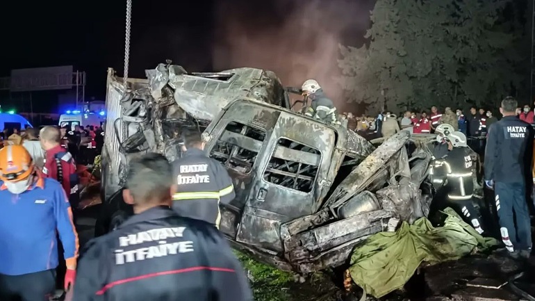 Τουρκία: Σφοδρή καραμπόλα με τουλάχιστον 12 νεκρούς – Φορτηγό έπεσε πάνω σε 9 αυτοκίνητα και δύο λεωφορεία (βίντεο)