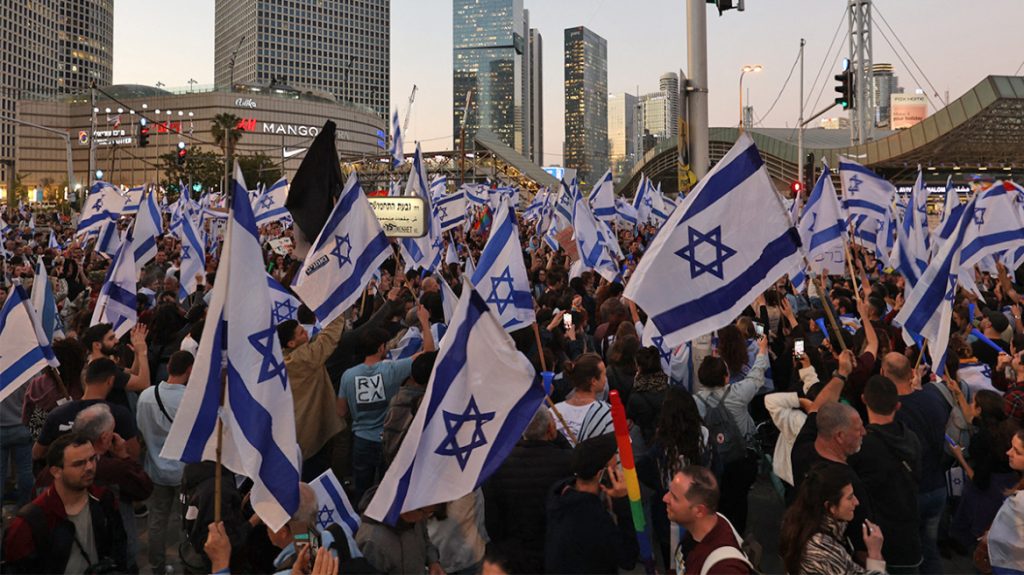 Ισραήλ: Χιλιάδες διαδηλωτές στους δρόμους για ακόμα ένα βράδυ – Κατά της δικαστικής μεταρρύθμισης