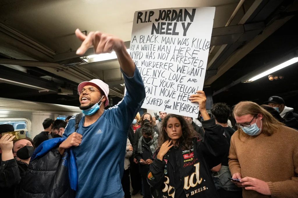Νέα Υόρκη: Διαδηλωτές κατέλαβαν σταθμό του Μετρό διαμαρτυρόμενοι για το θάνατο του Τζόρνταν Νίλι