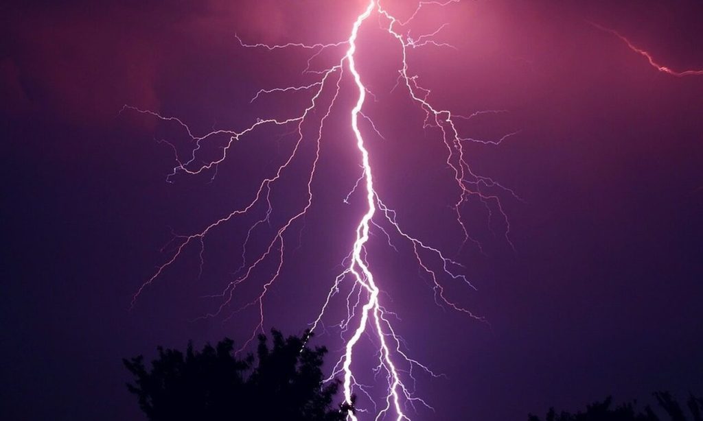 Κρήτη: Κεραυνός χτύπησε σπίτι στο Ηράκλειο – «Θα μπορούσαμε να σκοτωθούμε – Είχαμε πραγματικά άγιο» (φώτο)