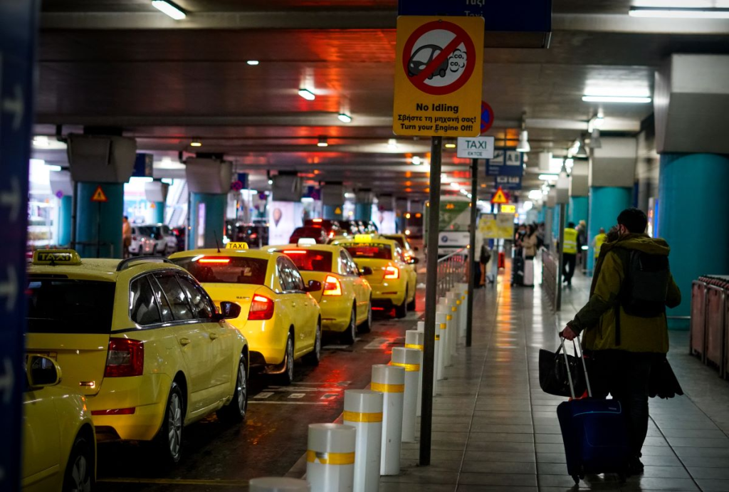«Τέλος» η δωρεάν στάθμευση στο «Ελ.Βενιζέλος»: «Έρχονται» αυτόματες μπάρες για την είσοδο ΙΧ σε αναχωρήσεις και αφίξεις