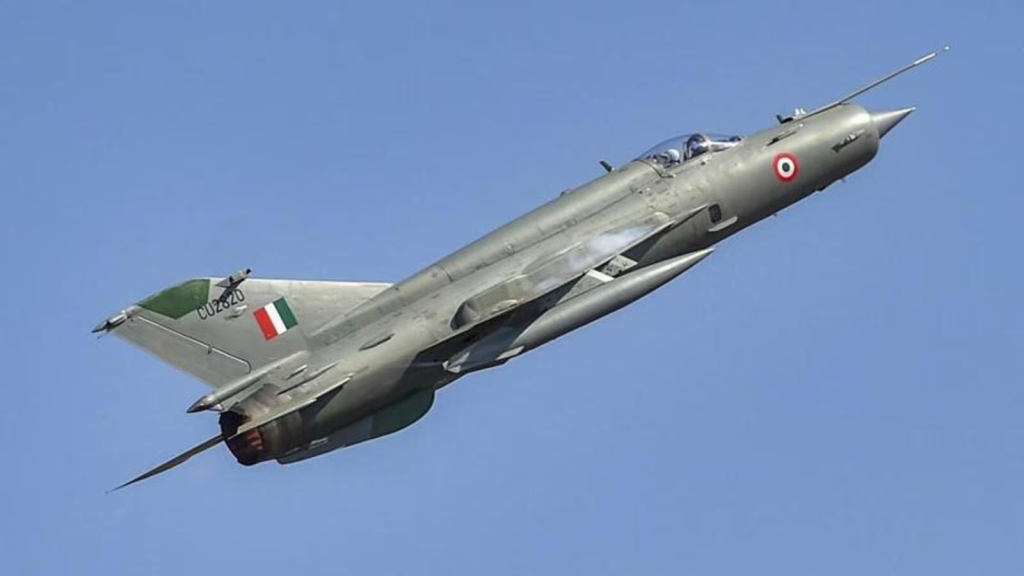 Ινδία: Συνετρίβη μαχητικό αεροσκάφος MiG-21 πάνω σε σπίτι – Τρεις νεκροί (βίντεο)