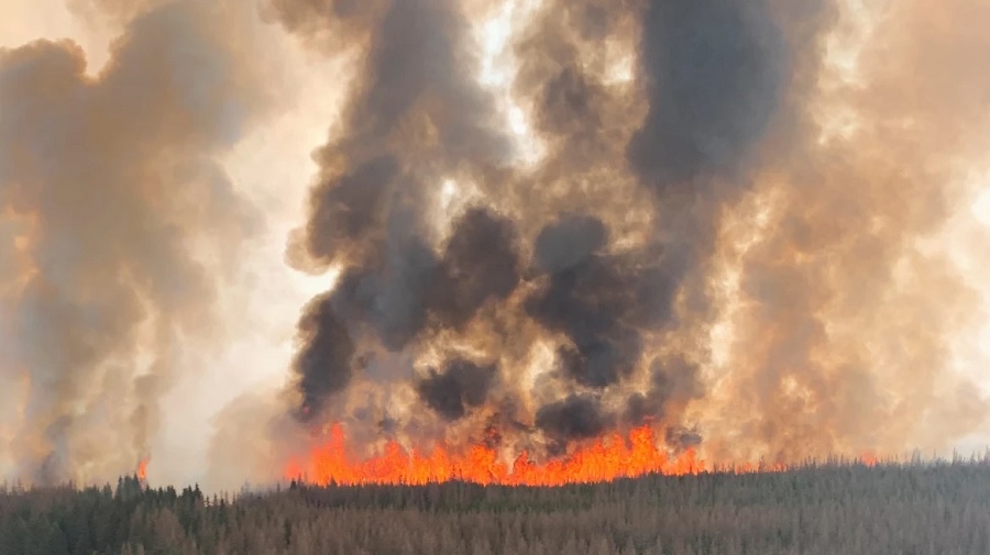 Kαναδάς: Σχεδόν 30.000 άνθρωποι εκτοπίζονται λόγω των πυρκαγιών