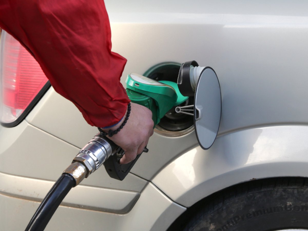 Οι χειρότερες ημέρες της εβδομάδας για να βάλετε βενζίνη – Τι έδειξε έρευνα