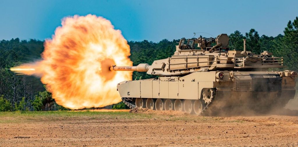Οι ΗΠΑ «απογυμνώνουν» τα άρματα μάχης Abrams που θα στείλουν στην Ουκρανία – Για να μην πέσουν σε ρωσικά χέρια