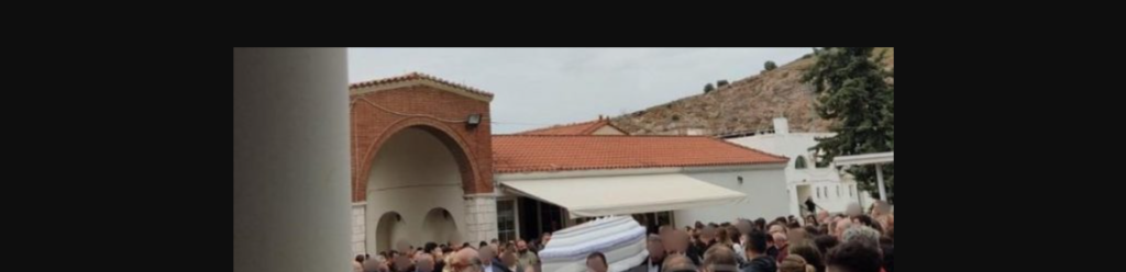 Σε κλίμα οδύνης η κηδεία της 15χρονης που «έσβησε» σε σχολική εκδρομή: Στα λευκά ντυμένοι οι συμμαθητές της