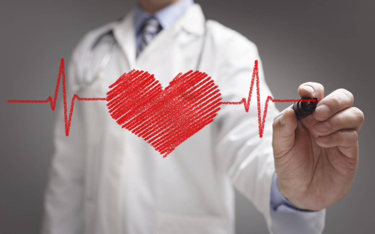 Δείτε ποια είναι τα συμπτώματα της καρδιακής προσβολής στις γυναίκες – Τα κοινά με τους άντρες