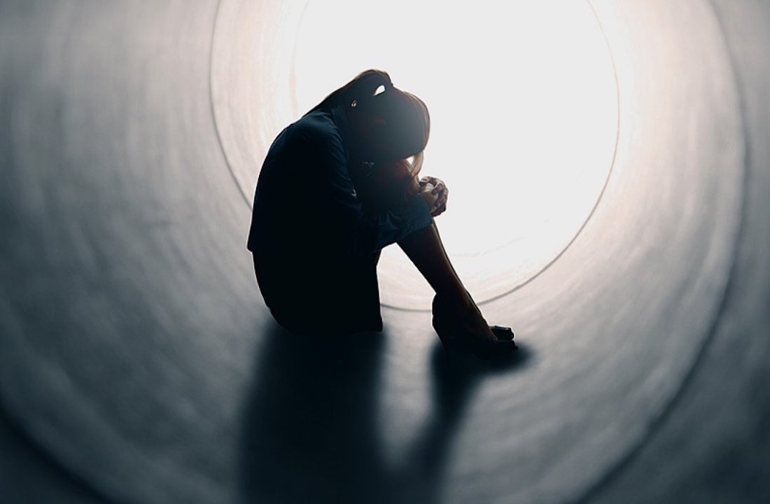 Τα συμπτώματα της κατάθλιψης που δεν πρέπει να «προσπεράσετε»