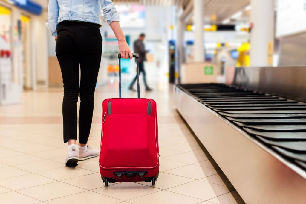 Τι συμβαίνει στις αποσκευές σας πριν την πτήση; – Επιβάτης έβαλε κάμερα στη βαλίτσα (βίντεο)