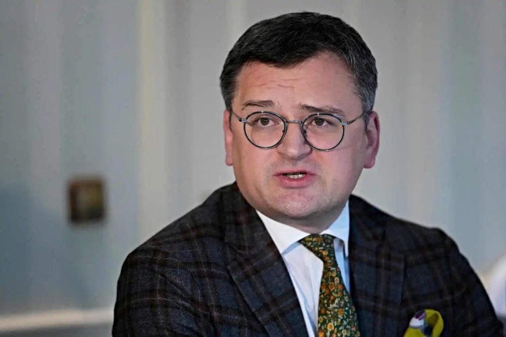 Ντμίτρο Κουλέμπα: «Η Ουκρανία χρειάζεται πολύ μεγαλύτερες ποσότητες εξοπλισμού»