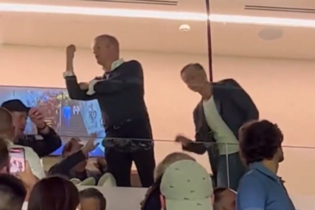 Ο πατέρας του Ε.Χάαλαντ έκανε άσεμνες χειρονομίες στους οπαδούς της Ρεάλ Μαδρίτης – Τον έδιωξαν από το γήπεδο (βίντεο)