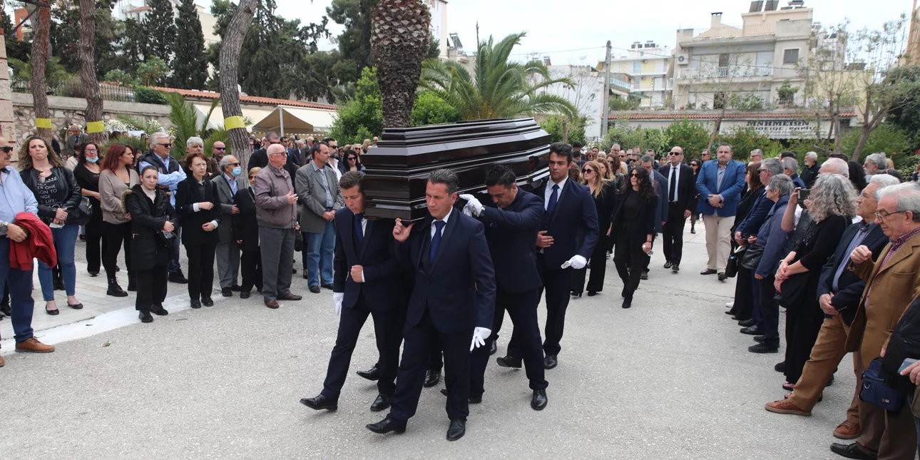 Το «τελευταίο αντίο» στον αντιδήμαρχο Καλλιθέας Λάζαρο Λασκαρίδη (φωτό)