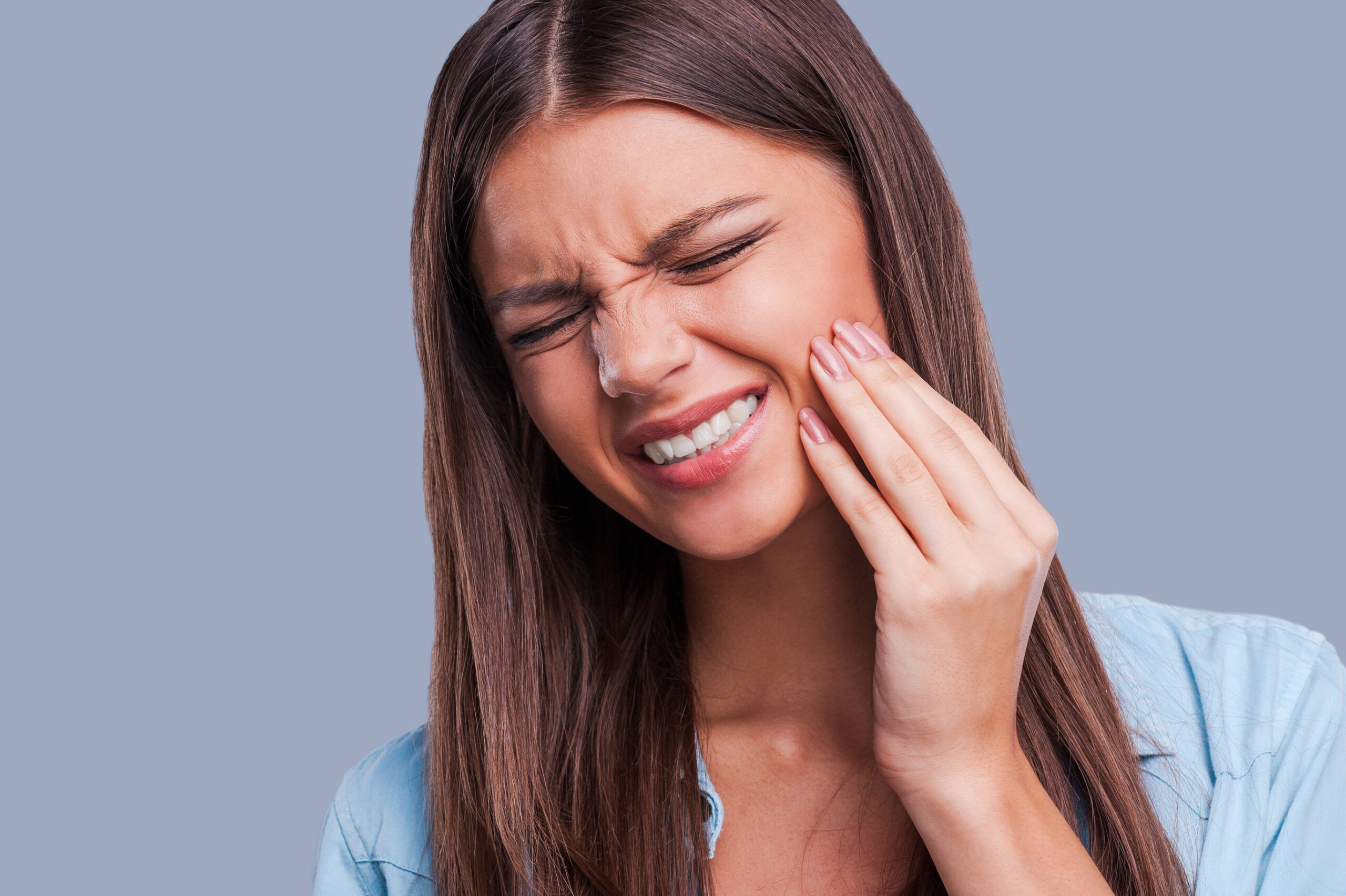 Για ποιο λόγο πονάει το δόντι σας όταν πίνετε κάτι ζεστό ή κρύο; – Τι μπορείτε να κάνετε