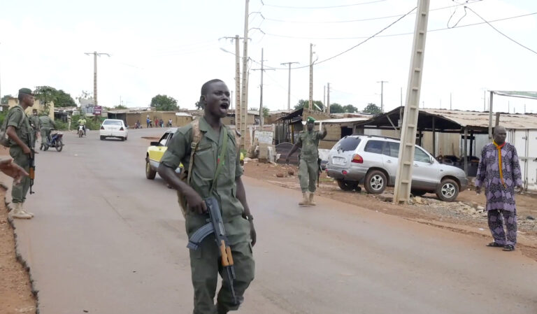 Μάλι: Έξι στρατιώτες νεκροί σε ενέδρα από «τρομοκράτες»