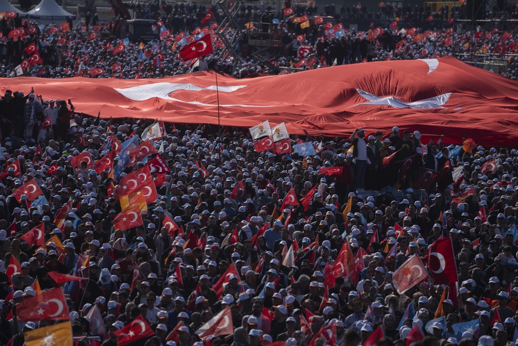 «Χαμός» στην Τουρκία μετά την απόσυρση του Μ.Ιντζέ – Ακύρωσε και δεύτερος υποψήφιος την προεκλογική του εκστρατεία