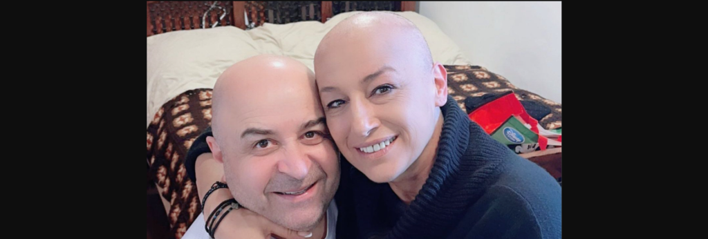Ο Μάρκος Σεφερλής ξύρισε τα μαλλιά του για να σταθεί στη μακιγιέζ του που έχει καρκίνο